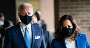 Biden Ignores His Own Mask Mandate on First Day. ‘Bigger Issues to Worry About,’ Says WH Press Secretary 
