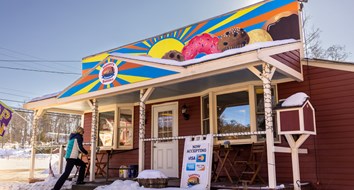 Una panadería de New Hampshire, obligada a retirar un mural porque “representa a las pastelerías”