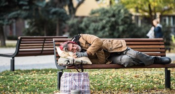Las leyes de salario mínimo aumentan el número de personas sin hogar, según un nuevo estudio